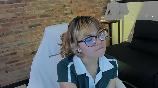 Snapshot of Sweet_Namii chatting on 02-24-25, 03:44 Sweet Namii online show from 02-24-25, 03:44