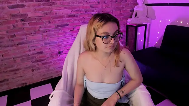 Snapshot of Sweet_Namii chatting on 03-05-25, 02:36 Sweet Namii online show from 03-05-25, 02:36