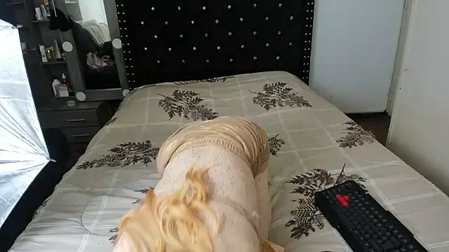 valerie luxe  online show from 11-14-25, 02:59