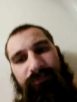 Snapshot of hungandnerdy420 chatting on 10-15-25, 06:11 hungandnerdy420 online show from 10-15-25, 06:11