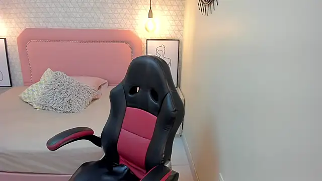 Kittytimberlake online show from 11-26-25, 12:27