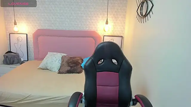 Kittytimberlake online show from 10-30-25, 12:14