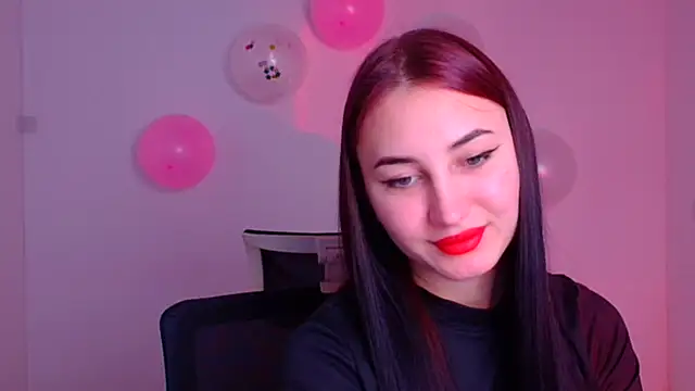 Snapshot of Jennifer_Blum chatting on 02-13-25, 08:24 Jennifer Blum online show from 02-13-25, 08:24