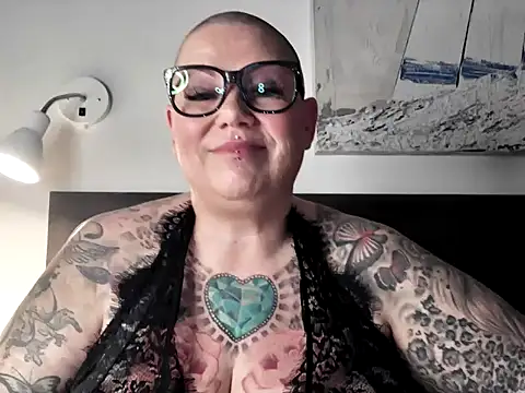 Snapshot of gepiercte_nippel chatting on 12-05-24, 04:28 gepiercte nippel online show from 12-05-24, 04:28