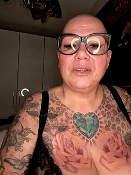 Snapshot of gepiercte_nippel chatting on 12-09-24, 02:28 gepiercte nippel online show from 12-09-24, 02:28