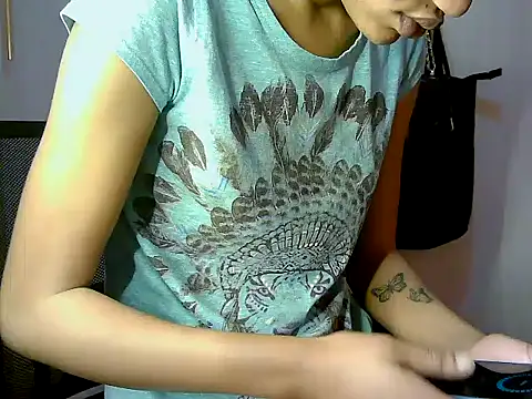 Snapshot of Destiny_Desire chatting on 10-02-25, 09:34 Destiny Desire online show from 10-02-25, 09:34