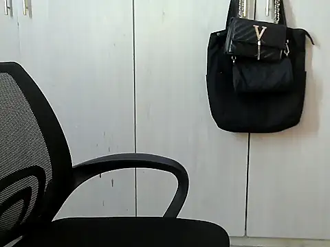 Snapshot of Destiny_Desire chatting on 10-09-25, 06:30 Destiny Desire online show from 10-09-25, 06:30
