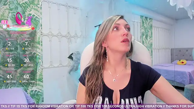 Snapshot of anny_sweet72 chatting on 10-24-25, 01:32 anny sweet72 online show from 10-24-25, 01:32