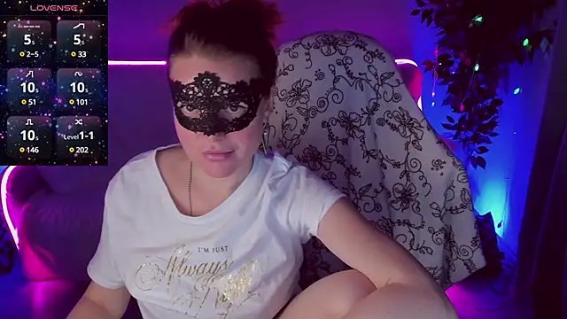 Snapshot of Sexy-Housewife chatting on 01-19-25, 03:10 Sexy-Housewife online show from 01-19-25, 03:10