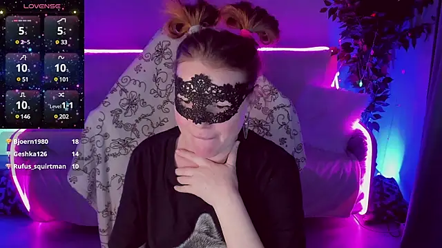 Snapshot of Sexy-Housewife chatting on 01-26-25, 11:29 Sexy-Housewife online show from 01-26-25, 11:29