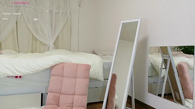 Snapshot of momochan88 chatting on 09-17-25, 03:08 momochan88 online show from 09-17-25, 03:08