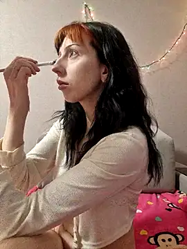 Snapshot of _Alice_0-0 chatting on 10-21-25, 12:04  Alice 0-0 online show from 10-21-25, 12:04