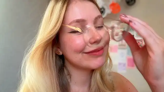 HoneyAudrey online show from 10-20-25, 02:24