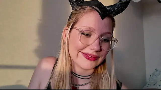 HoneyAudrey online show from 11-01-25, 02:07