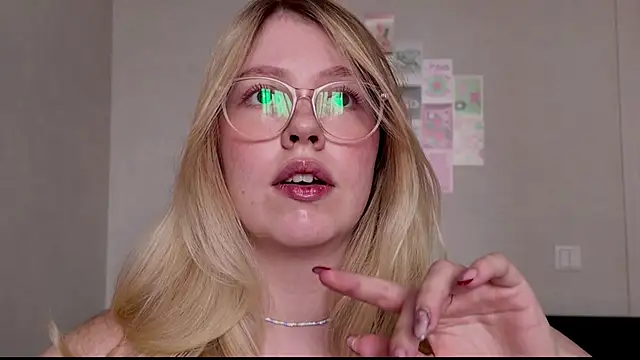 HoneyAudrey online show from 11-04-25, 03:21