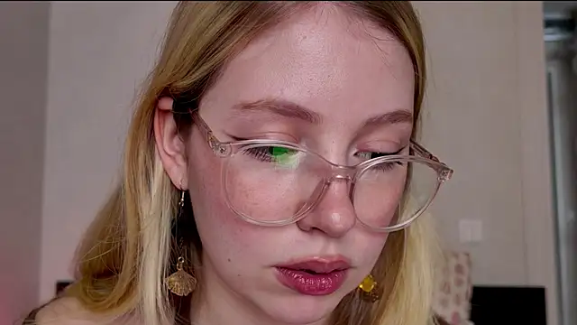 HoneyAudrey online show from 11-14-25, 02:59