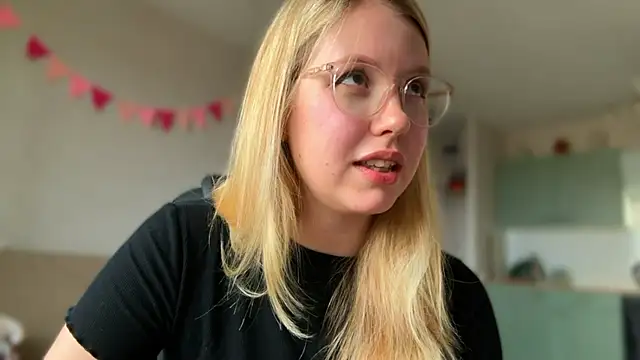 HoneyAudrey online show from 10-23-25, 03:27