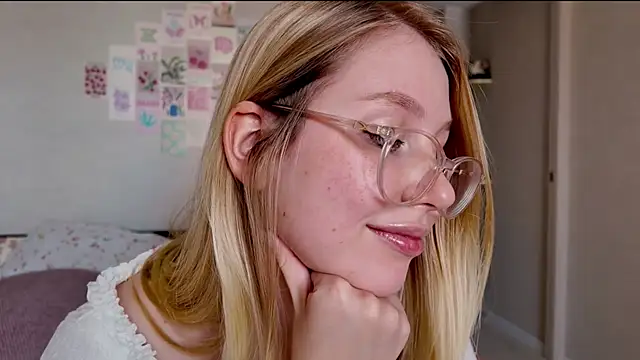 HoneyAudrey online show from 11-17-25, 03:32