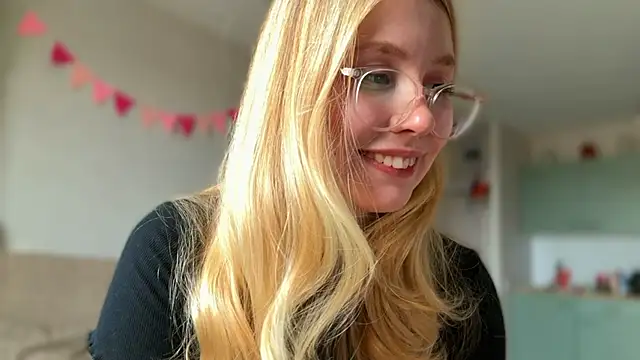 HoneyAudrey online show from 10-21-25, 03:28