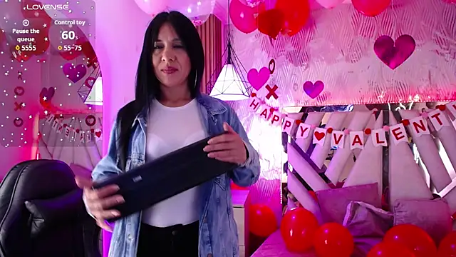 Snapshot of Camille_jhonson chatting on 02-14-26, 10:15 Camille jhonson online show from 02-14-26, 10:15