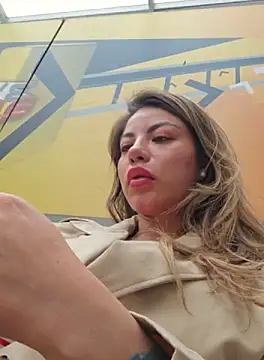 Karen San Miguel online show from 10-10-25, 07:04