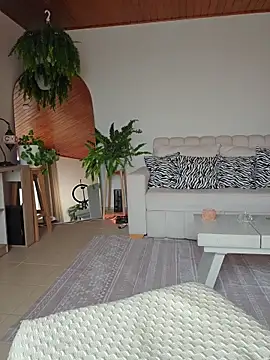 Karen San Miguel online show from 04-15-26, 09:04