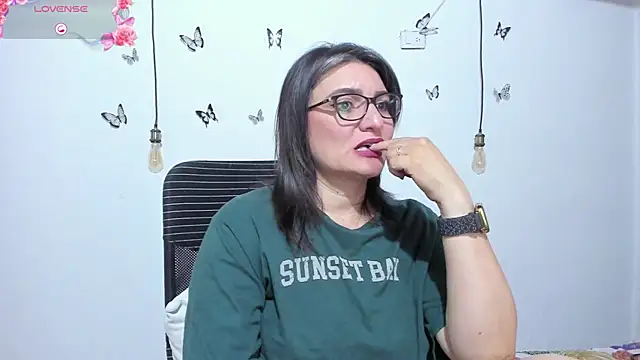 Amie Adams82  online show from 04-07-26, 02:08