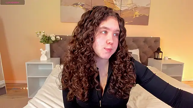 Ariella Sol online show from 06-11-26, 01:16