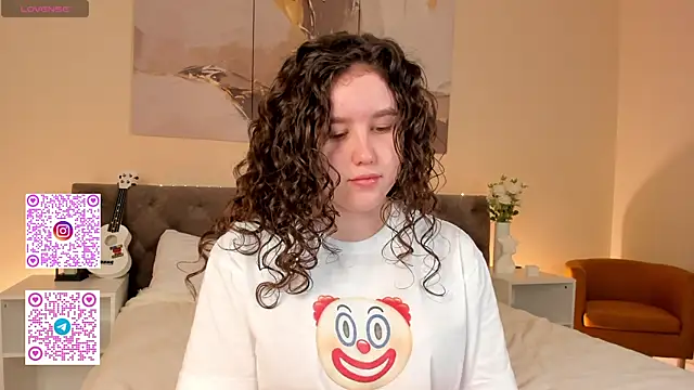 Snapshot of Ariella_Sol chatting on 09-19-25, 12:03 Ariella Sol online show from 09-19-25, 12:03