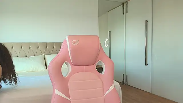 Ariella Sol online show from 02-15-26, 07:24