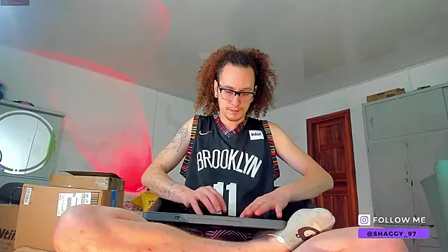 Snapshot of MrShaggy chatting on 06-11-26, 04:20 MrShaggy online show from 06-11-26, 04:20