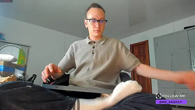 Snapshot of MrShaggy chatting on 05-18-26, 05:23 MrShaggy online show from 05-18-26, 05:23