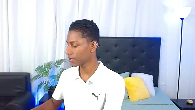 maiki18  online show from 11-08-25, 01:58