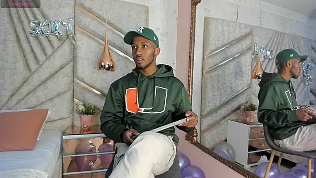 Snapshot of JamesParck chatting on 02-19-25, 12:11 JamesParck online show from 02-19-25, 12:11