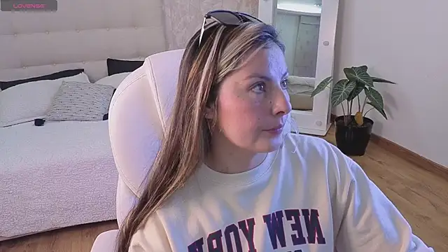 Snapshot of brandy_sweet_ chatting on 09-27-25, 03:40 brandy sweet  online show from 09-27-25, 03:40