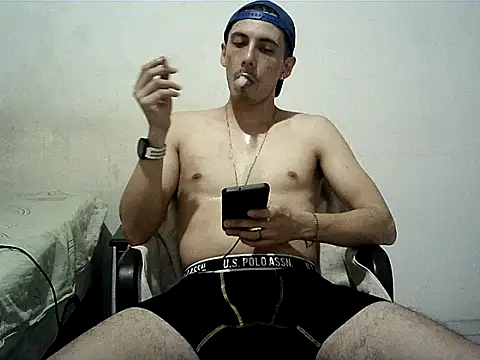 Snapshot of Twinkboy_28 chatting on 03-20-25, 10:40 Twinkboy 28 online show from 03-20-25, 10:40