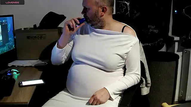 Snapshot of ShyBoy1982 chatting on 05-09-26, 10:02 ShyBoy1982 online show from 05-09-26, 10:02