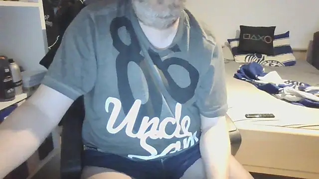 Snapshot of ShyBoy1982 chatting on 06-07-26, 01:11 ShyBoy1982 online show from 06-07-26, 01:11