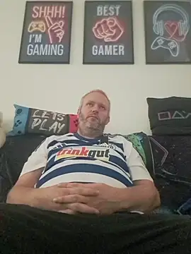 Snapshot of ShyBoy1982 chatting on 10-19-25, 02:53 ShyBoy1982 online show from 10-19-25, 02:53