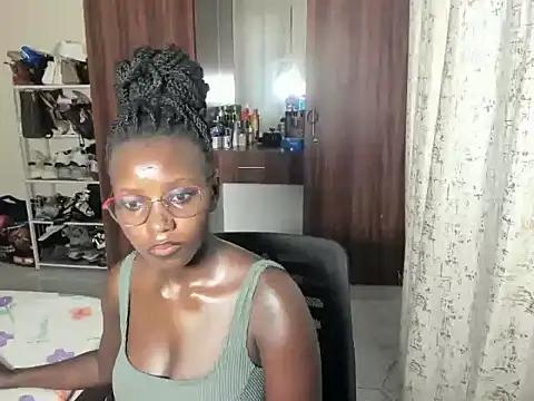 Snapshot of supa_queen254 chatting on 06-18-26, 03:49 supa queen254 online show from 06-18-26, 03:49