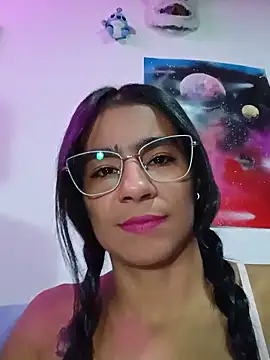 Snapshot of Leslly_ chatting on 05-29-26, 12:11 Leslly online show from 05-29-26, 12:11