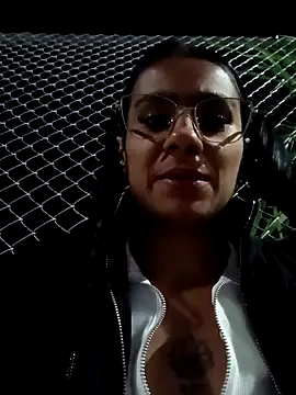 Snapshot of Leslly_ chatting on 05-31-26, 01:00 Leslly online show from 05-31-26, 01:00