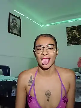 Snapshot of Leslly_ chatting on 06-10-26, 10:16 Leslly online show from 06-10-26, 10:16