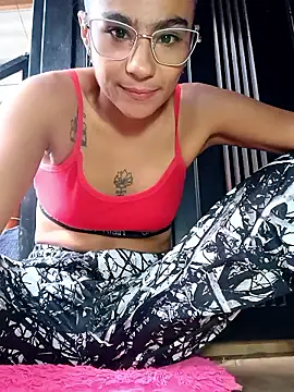 Leslly  online show from 01-06-26, 01:04