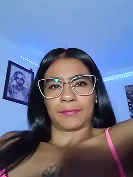 Snapshot of Leslly_ chatting on 06-18-26, 11:15 Leslly online show from 06-18-26, 11:15