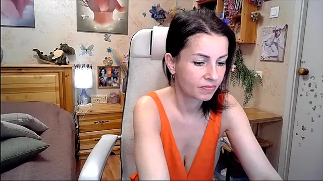 Snapshot of Kendra_Mom chatting on 04-23-26, 10:00 Kendra Mom online show from 04-23-26, 10:00