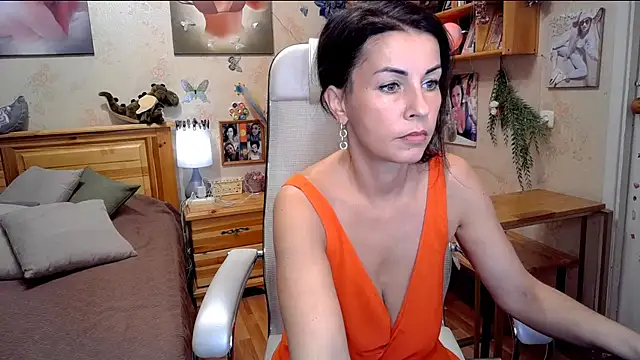 Kendra Mom online show from 11-06-25, 07:56