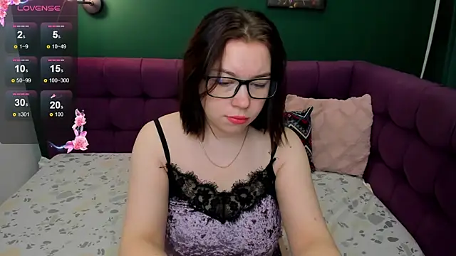 Emily Amorre online show from 10-16-25, 01:36