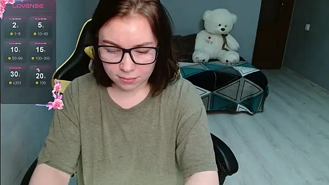 Emily Amorre online show from 11-04-25, 05:06