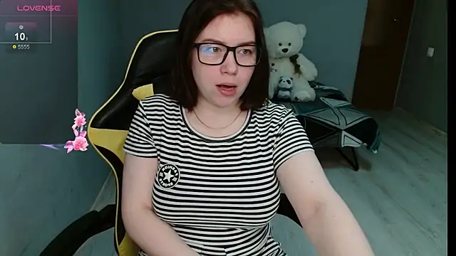 Emily Amorre online show from 10-06-25, 01:18